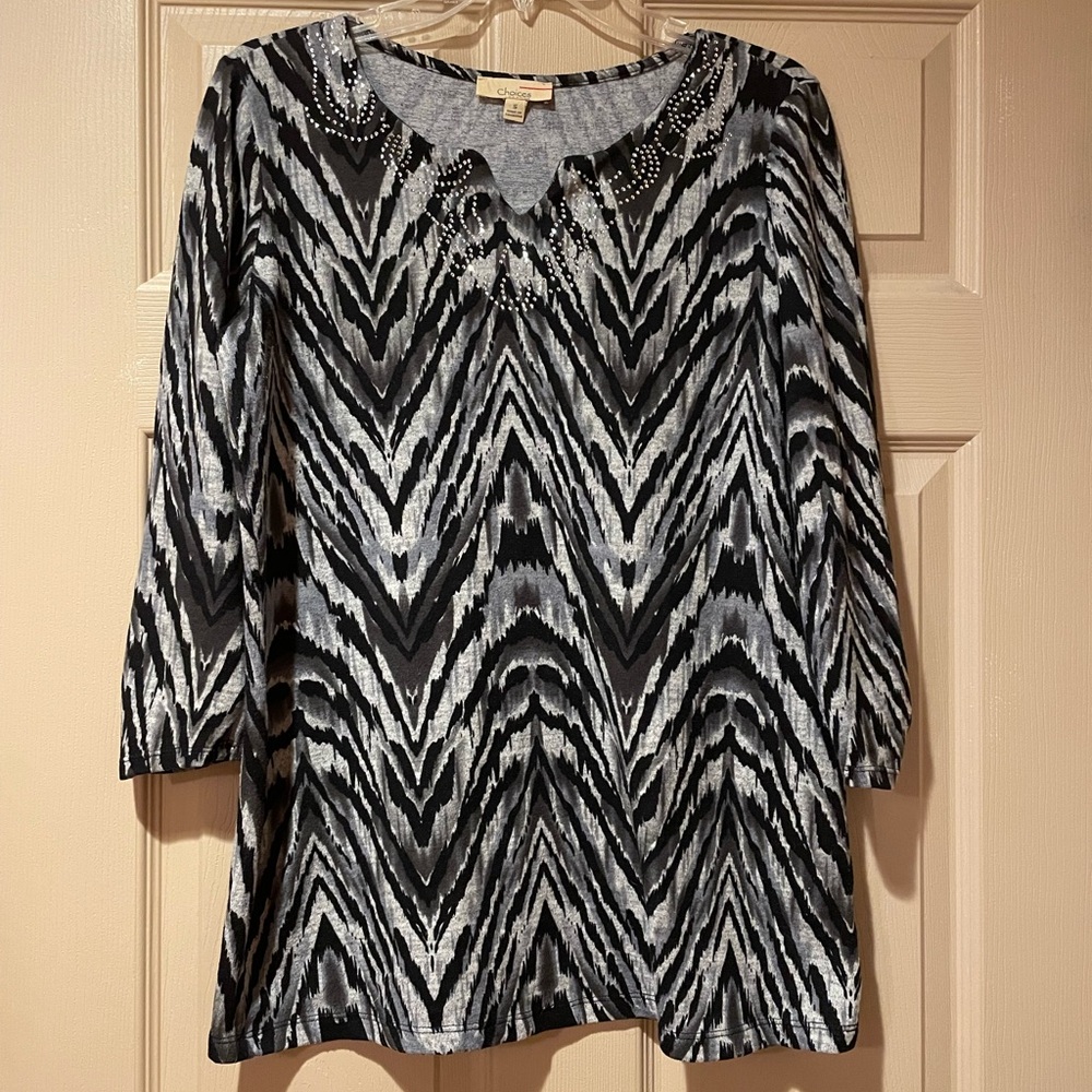 Choices Black and‎ Gray Patterned Top with Embellished Neck Detail, Size Small